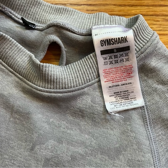 Gymshark long sleeve gray crop top with cutout back size small - Picture 3 of 3